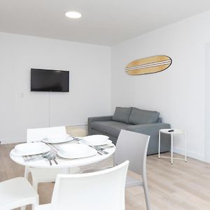 Habitación con Cama Queen Adaptada para Discapacitados